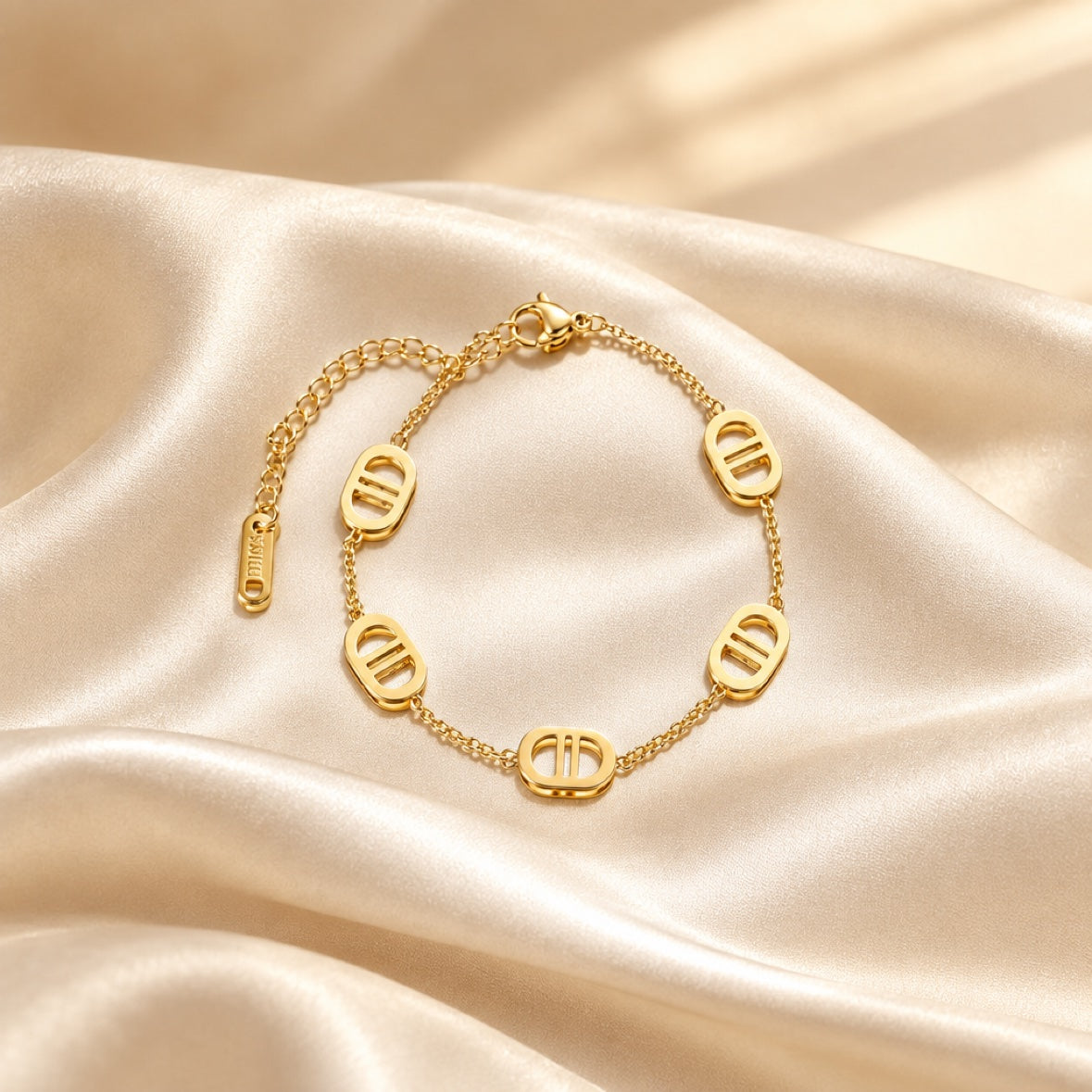 Gold oval-link bracelet