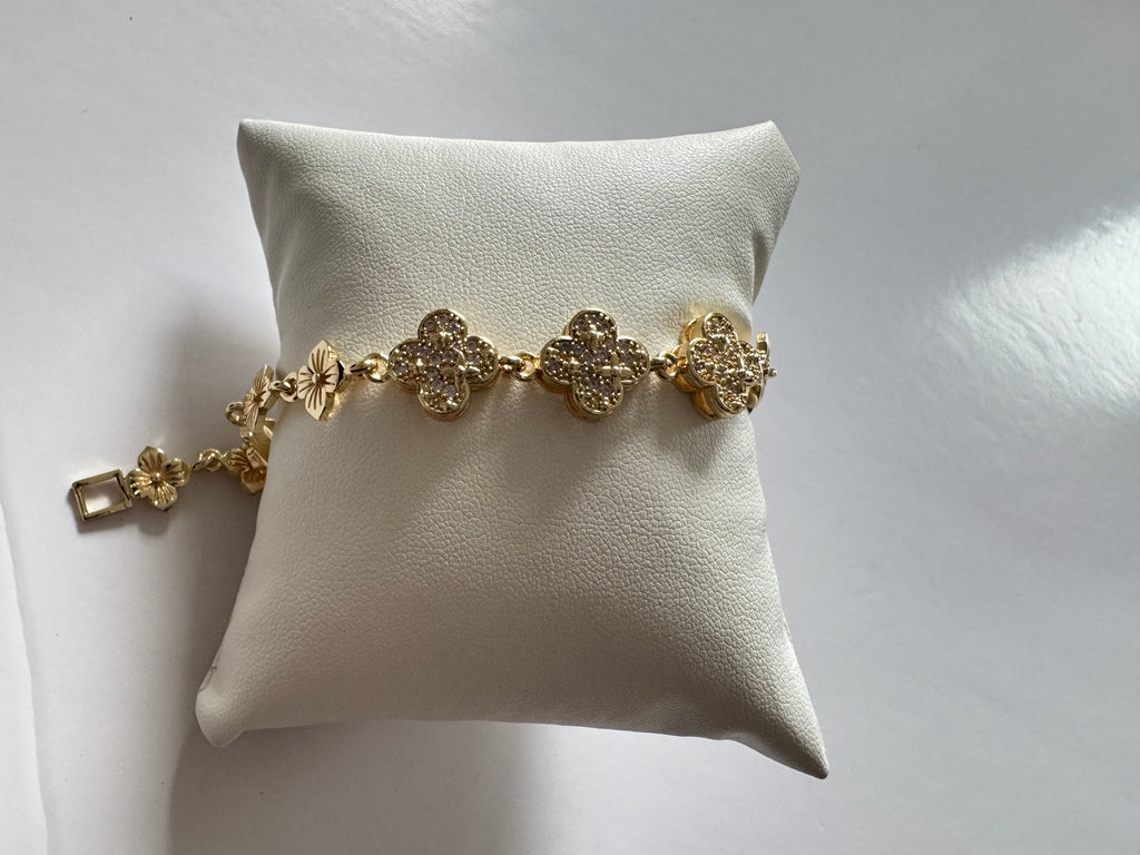 The Pavé Flora Link Bracelet