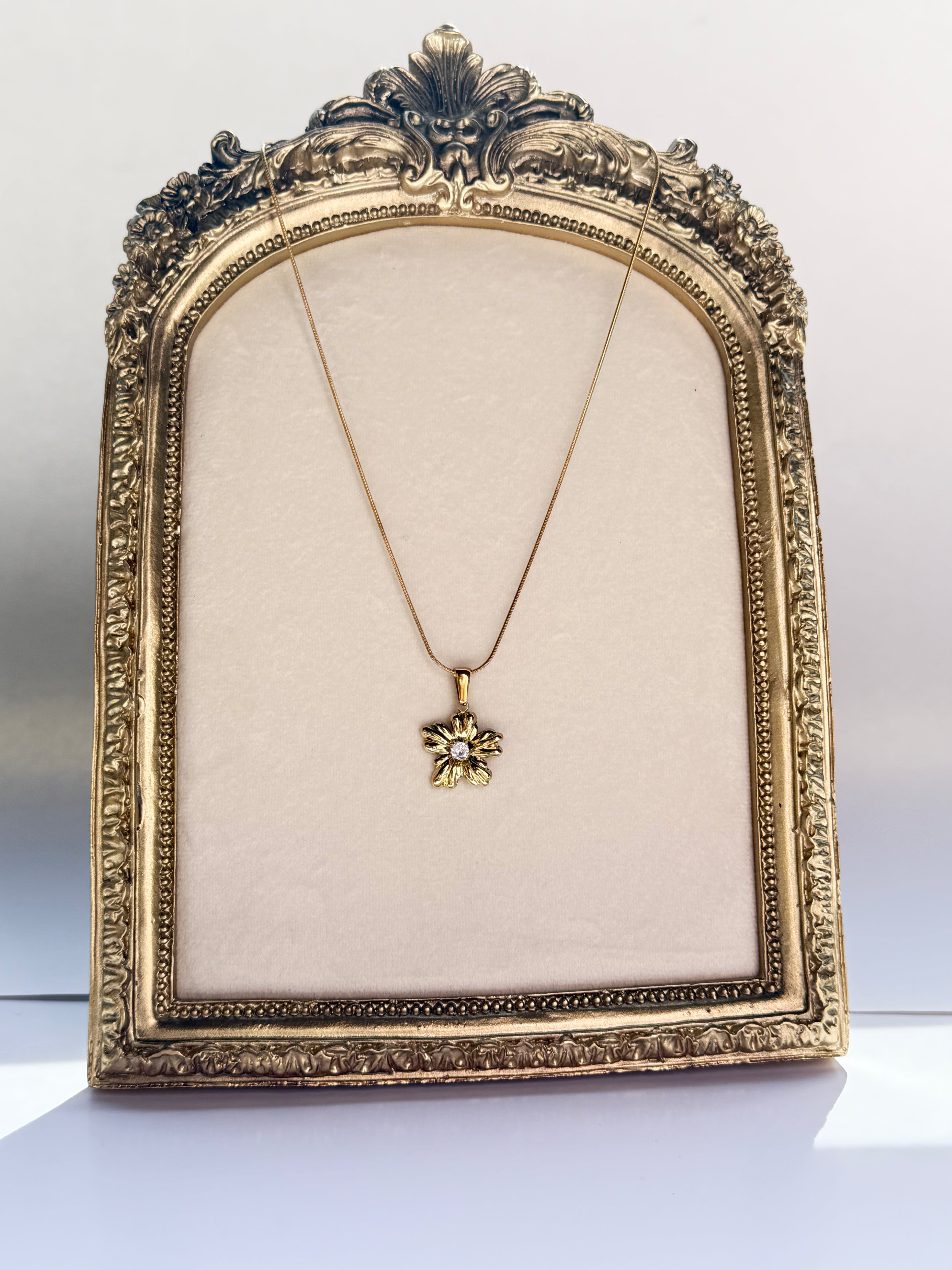 The Gold Flora Pendant