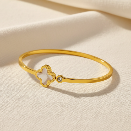 Gold Clover Bangle – Aesthetic