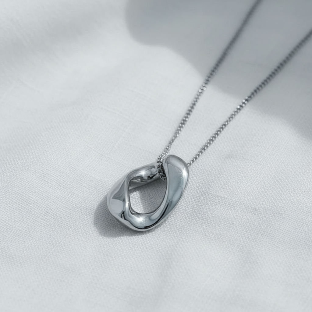 Silver Loop Necklace – Aesthetic