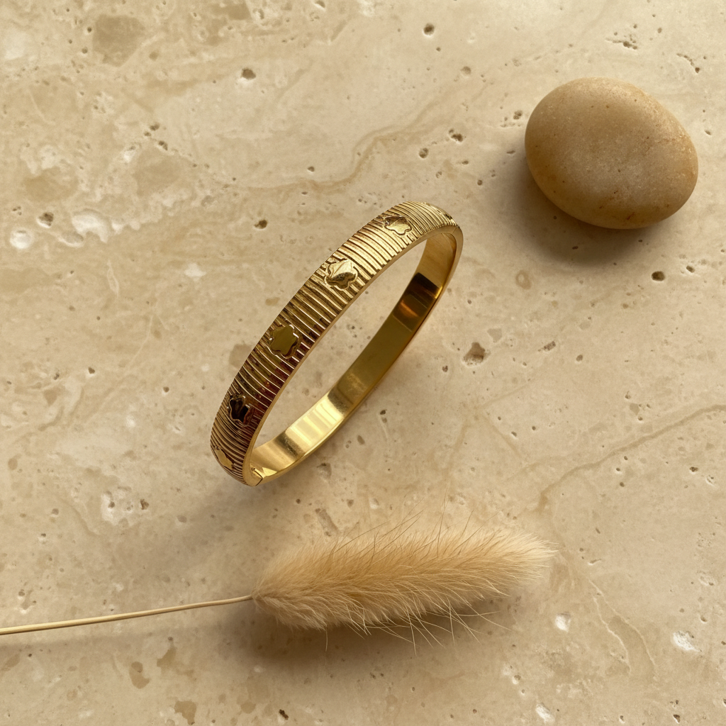 The Ribbed Motif Bangle